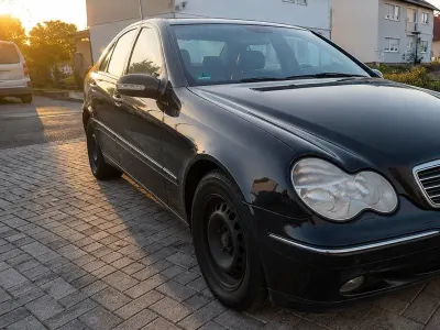 Gebraucht Mercedes C200 Elegance 163 PS (119 kW) 2003 Blau Limousine