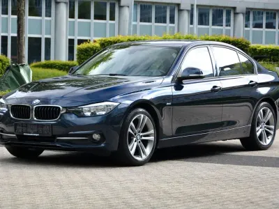 Gebraucht BMW 318 Sport Line 136 PS (100 kW) 2015 Blau Limousine