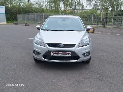 Gebraucht Ford Focus Ghia 145 PS (106 kW) 2009 Silber Limousine