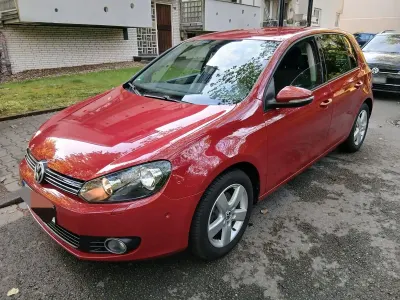 Gebraucht VW Golf VI Team 80 PS (58 kW) 2010 Rot Kleinwagen