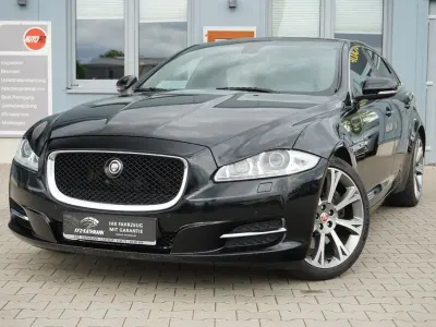 Używany Jaguar XJ Portfolio 275 KM (202 kW) 2012 Czarny Sedan/Limuzyna
