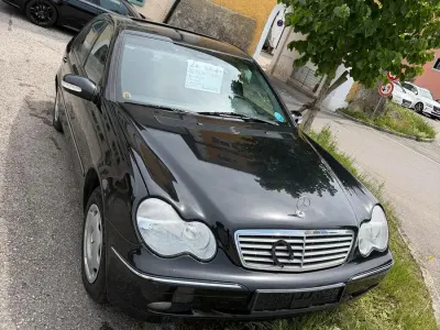 Gebraucht Mercedes C220 143 PS (105 kW) 2001 Schwarz Limousine
