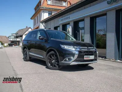 Second-hand Mitsubishi Outlander Plus 150 CP (110 kW) 2017 Negru SUV