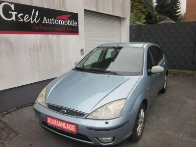 Second-hand Ford Focus Ghia 101 CP (74 kW) 2004 Albastru Berlinǎ
