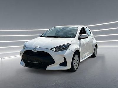 Weiß Gebraucht 2022 Toyota Yaris Comfort Limousine | 13.990 € (Fairer Preis)
