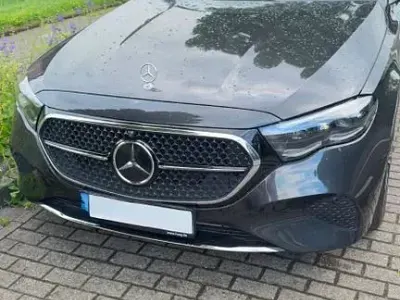 Gebraucht Mercedes E220 Avantgarde 197 PS (144 kW) 2023 Grau Limousine