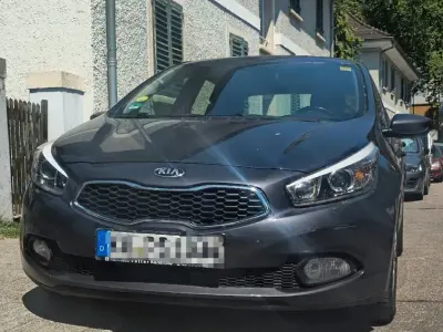 Gebraucht Kia Ceed Edition 7 128 PS (94 kW) 2013 Grau Kleinwagen