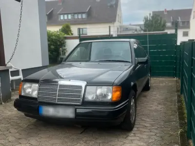 Gebraucht Mercedes E260 160 PS (117 kW) 1988 Schwarz Limousine