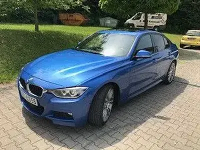 Gebraucht BMW 330 Sport Line 258 PS (189 kW) 2014 Blau Limousine