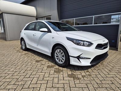 Deluxeweiß metallic Neu 2025 Kia Ceed Vision Kleinwagen | 23.970 € (Fairer Preis)