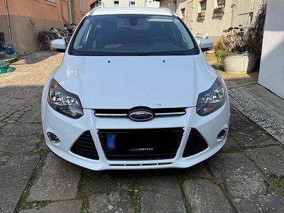 Usata Ford Focus 140 CV (102 kW) 2014 Bianco Station wagon