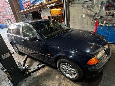 Gebraucht BMW 318 118 PS (86 kW) 2000 Blau Kombi