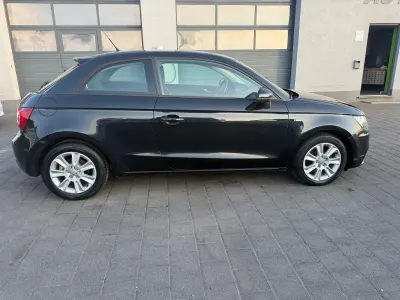 Gebraucht Audi A1 Attraction 90 PS (66 kW) 2011 Schwarz Kleinwagen