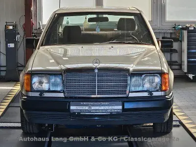 Gebraucht Mercedes E300 179 PS (131 kW) 1989 Gold Limousine