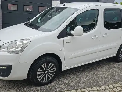 Gebraucht Peugeot Partner Tepee 49 kW (67 PS) 2018 Weiß Van / Kleinbus