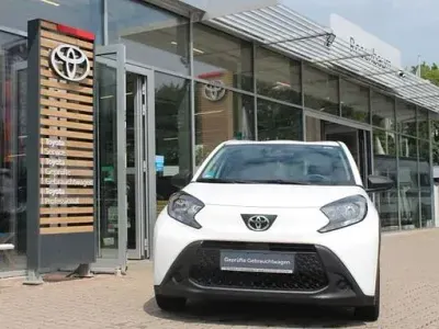 Gebraucht Toyota Aygo X Basis 72 PS (52 kW) 2023 Weiß SUV