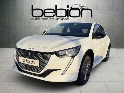 Gebraucht Peugeot e-208 Allure 100 kW (136 PS) 2023 Schneeweiss Kleinwagen