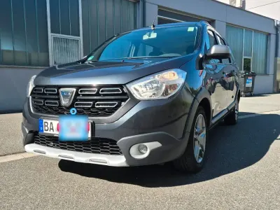 Gebraucht Dacia Lodgy Stepway 130 PS (95 kW) 2021 Grau Van / Kleinbus