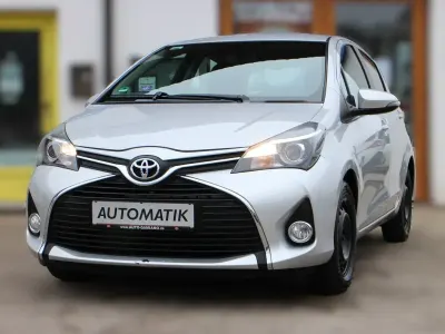 Gebraucht Toyota Yaris Comfort 99 PS (72 kW) 2015 Silber metallic Kleinwagen