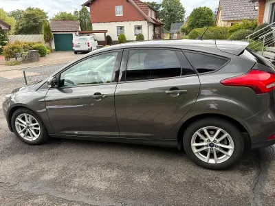 Gebraucht Ford Focus Business Edition 125 PS (91 kW) 2015 Grau Limousine