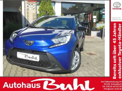 Gebraucht Toyota Aygo X Business Edition 72 PS (52 kW) 2024 Juniper blue metallic SUV