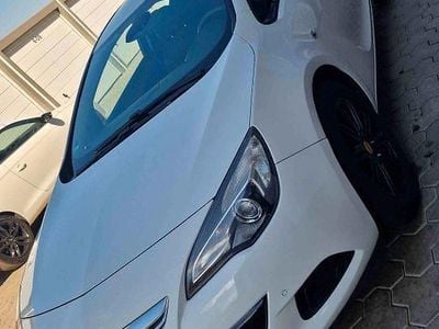 Usado Opel Astra GTC Edition 140 HP (102 kW) 2012 Branco Coupé