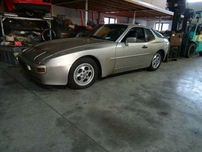 Porsche 944