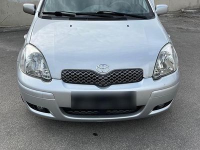Gebraucht Toyota Yaris 75 PS (55 kW) 2005 Silber Kleinwagen