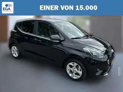 Gebraucht Hyundai i10 GO! 67 PS (49 kW) 2023 Schwarz metallic Kleinwagen