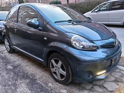 Gebraucht Toyota Aygo 50 PS (36 kW) 2012 Schwarz Kleinwagen