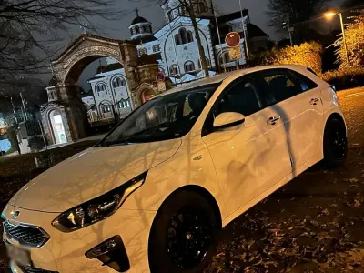 Gebraucht Kia Ceed 138 PS (101 kW) 2020 Weiß Kleinwagen