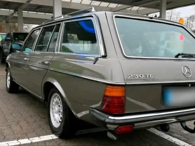 Gebraucht Mercedes 230 136 PS (100 kW) 1984 Grau Kombi