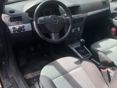 Gebraucht Opel Astra 105 PS (77 kW) 2007 Schwarz Coupé