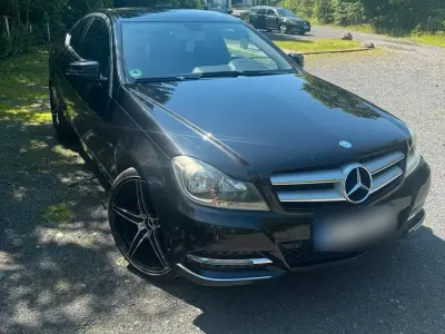 Gebraucht Mercedes C180 165 PS (121 kW) 2011 Schwarz Coupé