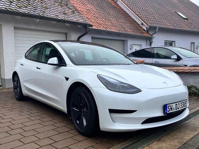 Weiß Gebraucht 2022 Tesla Model 3 RWD Limousine | 27.400 € (Fairer Preis)