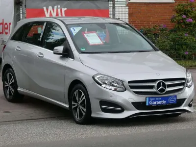 Gebraucht Mercedes B180 Style 122 PS (89 kW) 2017 Silber Van / Kleinbus