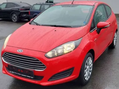 Używany Ford Fiesta Cool & Sound Edition 60 KM (44 kW) 2013 Czerwony Hatchback
