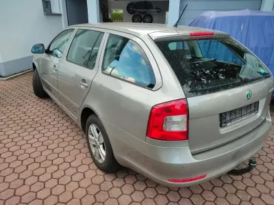 Gebraucht Skoda Octavia Ambiente 105 PS (77 kW) 2011 Andere farben Kombi