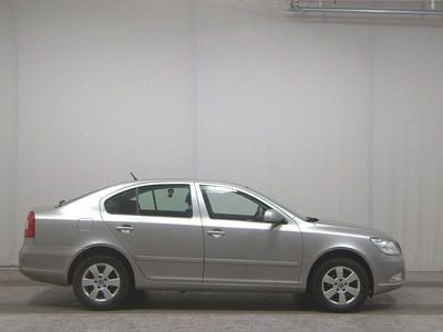 Gebraucht Skoda Octavia Elegance 105 PS (77 kW) 2012 Cappuccinobeige metallic Limousine