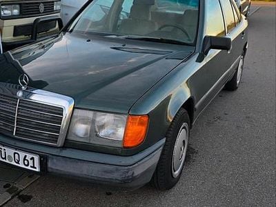 Grün Gebraucht 1988 Mercedes E230 Limousine | 4.000 €
