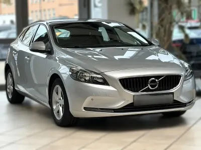 Gebraucht Volvo V40 Kinetic 150 PS (110 kW) 2017 Silber metallic
