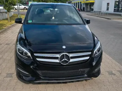 Gebraucht Mercedes B180 109 PS (80 kW) 2015 Schwarz Kleinwagen