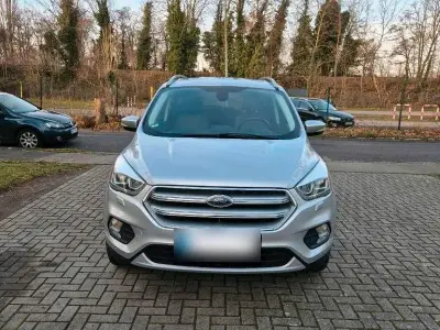 Gebraucht Ford Kuga Titanium 150 PS (110 kW) 2017 Silber SUV