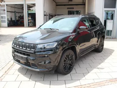 Gebraucht Jeep Compass 179 PS (131 kW) 2022 Black clear coat SUV