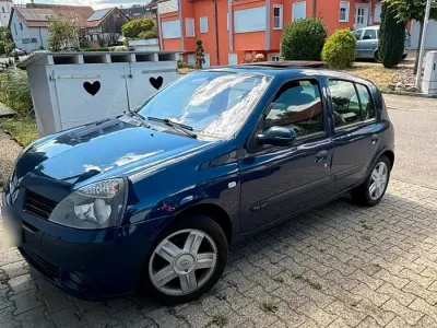 Gebraucht Renault Clio II 107 PS (78 kW) 2004 Blau Kleinwagen