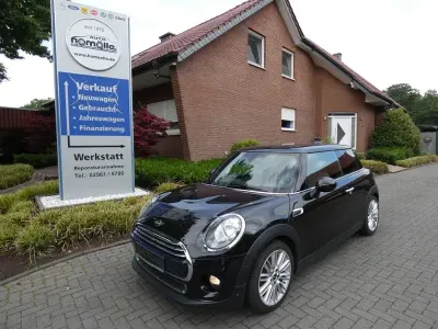 Gebraucht Mini Cooper Pepper 136 PS (100 kW) 2017 Midnightblackmetall (metallic) Kleinwagen