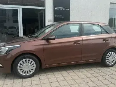 Gebraucht Hyundai i20 84 PS (61 kW) 2018 Braun Limousine