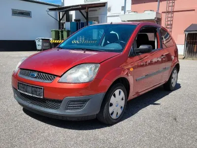 Gebraucht Ford Fiesta Ambiente 69 PS (50 kW) 2006 Rot Kleinwagen