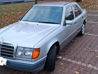 Silber Gebraucht 1991 Mercedes 260 Limousine | 6.999 €