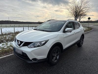 Weiß Gebraucht 2016 Nissan Qashqai N-Connecta SUV | 11.450 € (Fairer Preis)